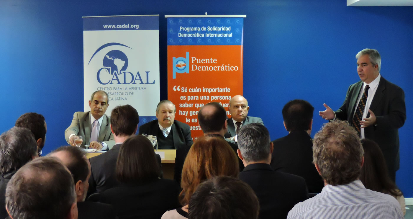 Conferencia en el Día Internacional en Recuerdo de las Víctimas del totalitarismo Conferencia en el Día Internacional en Recuerdo de las Víctimas del totalitarismo